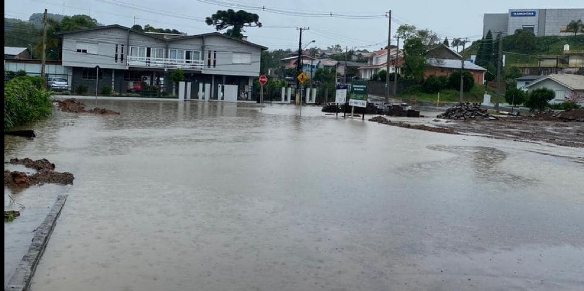 Rua Vicente Faraon, esquina com Jão Missiággia