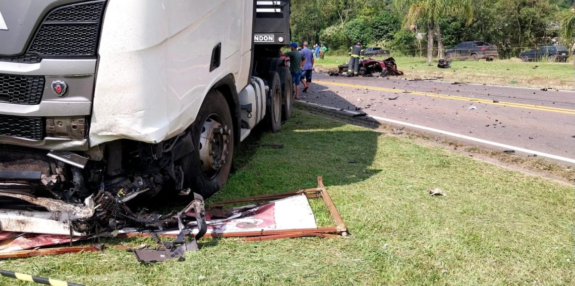 Carreta envolvida no acidente