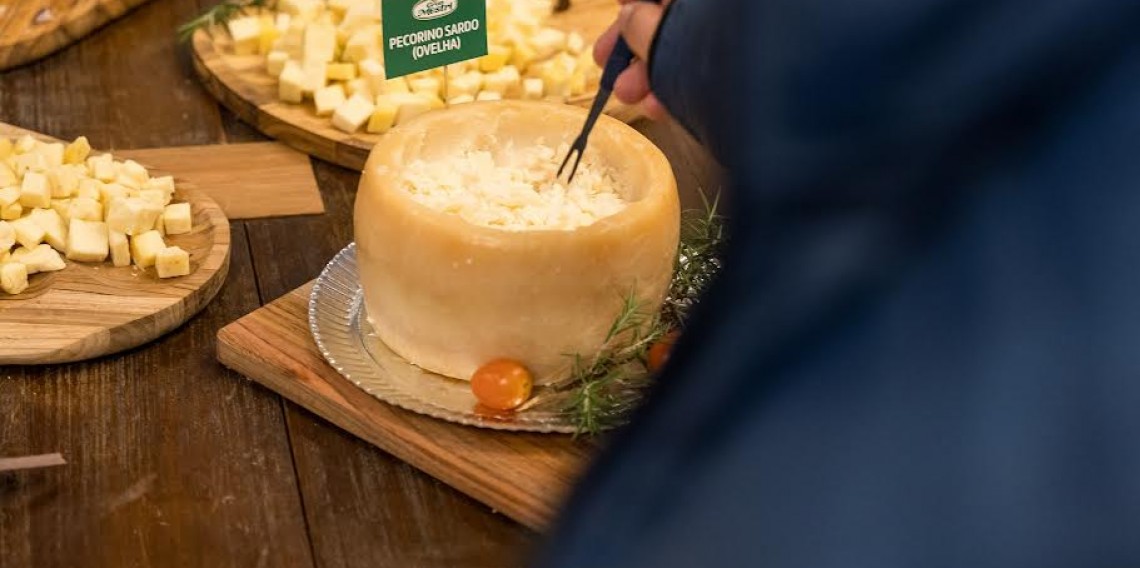 Muitas variedades de queijos podem ser degustadas