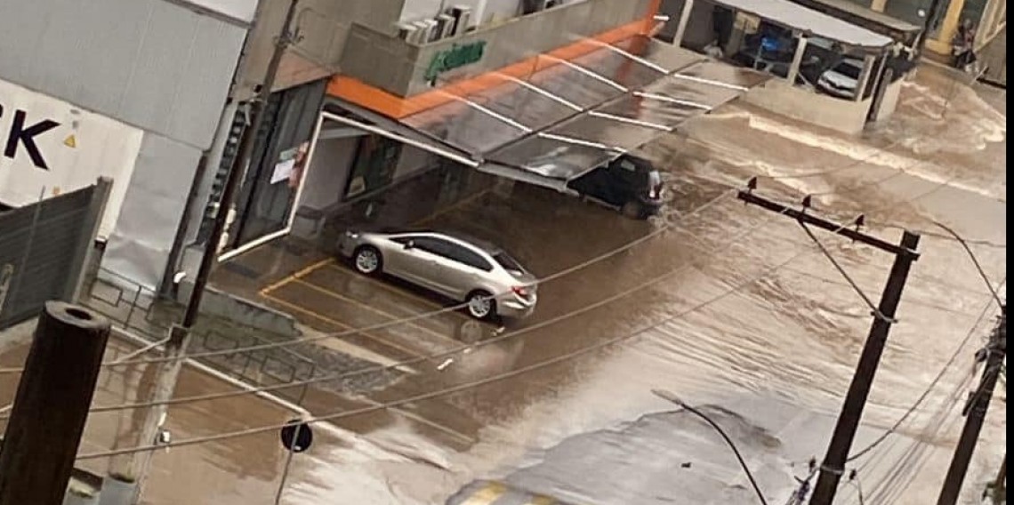 Rua Heito Mazzini altura do Super São Lucas