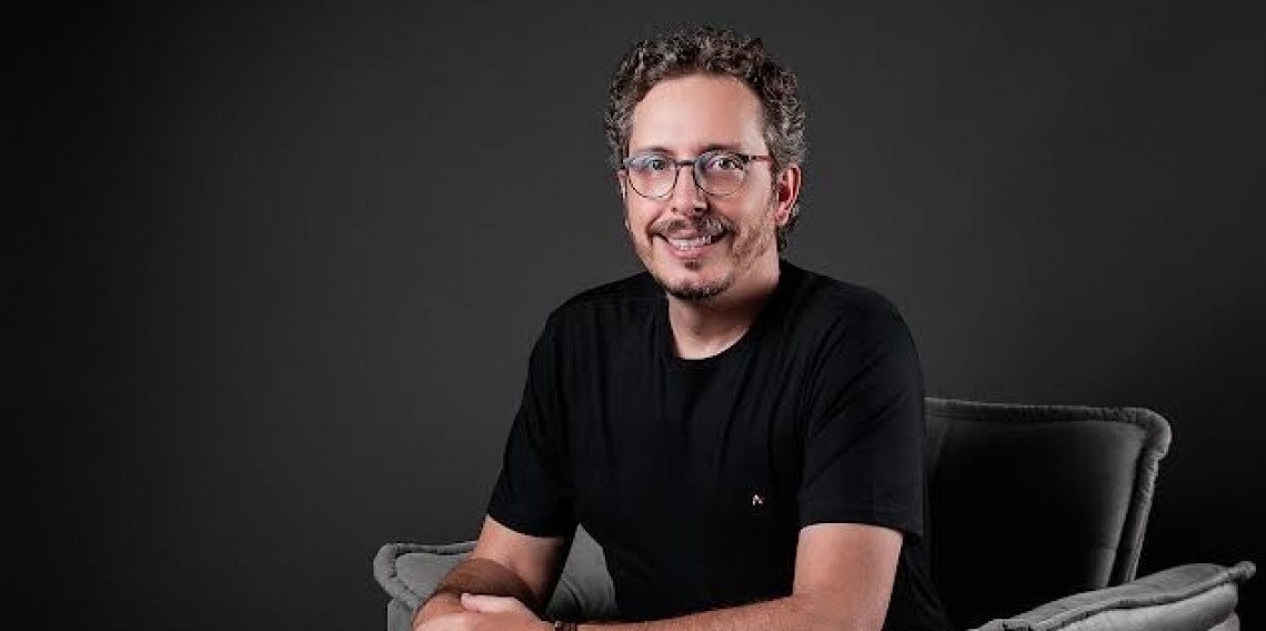 Gustavo Melles, criador do movimento Pense com IA, apresentará o uso prático da inteligência artificial nos negócios.