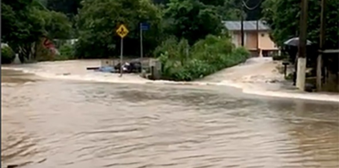 Alencar Araripe inundada na altura da Metalúrgica