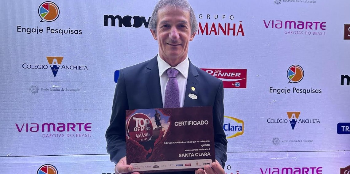 Gelsi Belmiro Thums, presidente da Cooperativa Santa Clara, recebeu o certificado