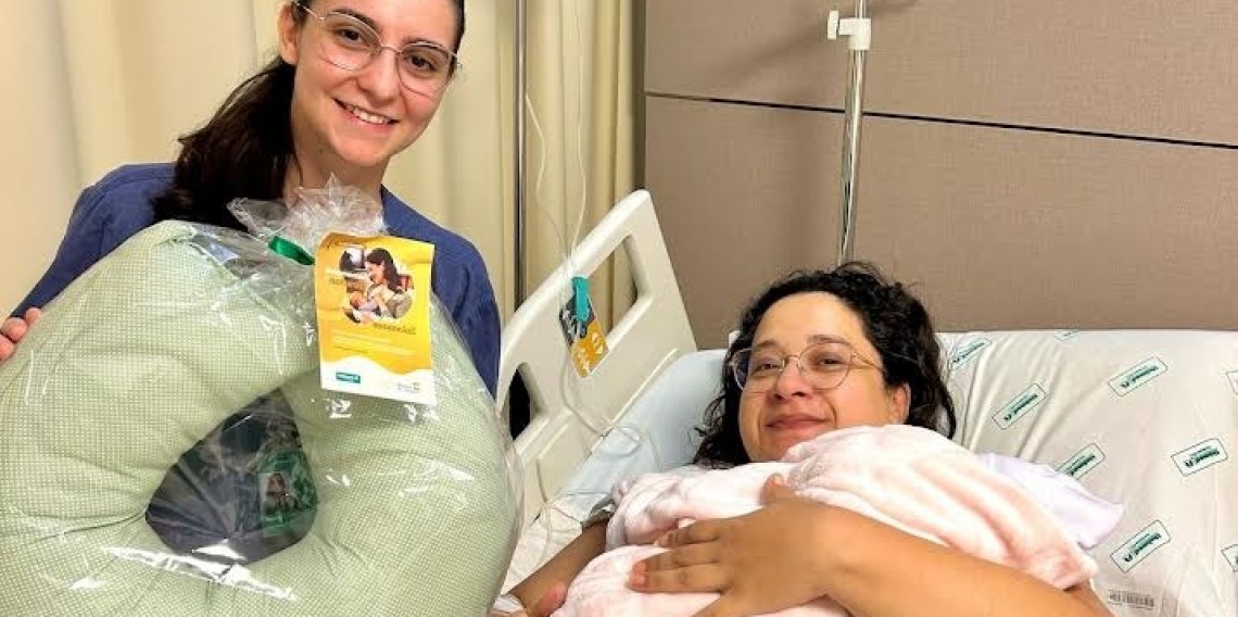 A pediatra neonatologista cooperada da Unimed Serra Gaúcha, Dra. Liliane Spinelli, conta que o leite materno oferece benefícios únicos tanto para o bebê quanto para a mãe.
