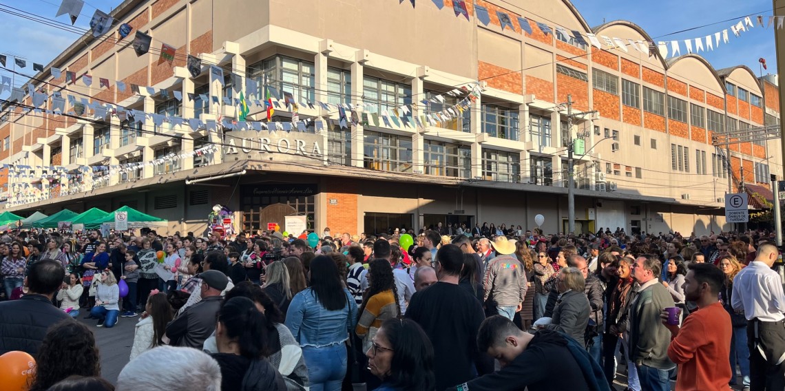 Em 2023, Festa Julina solidária da Aurora reuniu cerca de 3 mil pessoas e arrecadou mais de R$ 25 mil e 1,3 toneladas em alimentos para entidades assistenciais.    