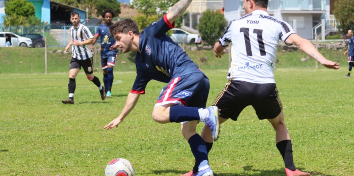 Foto de capa: Equipes garibaldenses disputam semifinal do Campeonato Municipal de Futebol de Campo