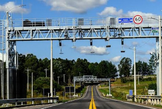 Com as novas regras do Contran será adotada, em todo o território nacional, a troca do nome das placas de sinalização de “free flow” para “pedágio eletrônico
