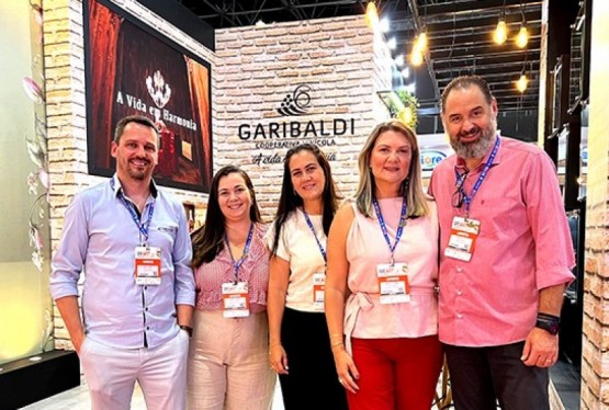 Equipe da Cooperativa Vinícola Garibaldi na SRE Expofood