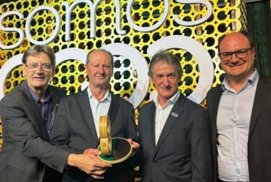 (esq) Diretor administrativo e financeiro, Alexandre Guerra, vice-presidente Anselio Molon, presidente Gelsi Belmiro Thums e o controler Daniel Brum