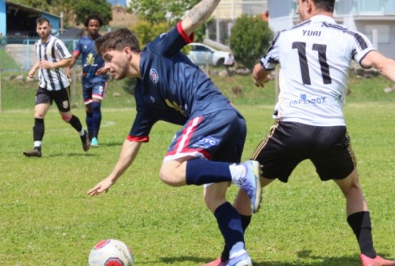 Foto de capa: Equipes garibaldenses disputam semifinal do Campeonato Municipal de Futebol de Campo